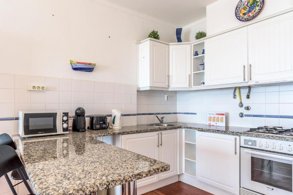 FLH Praia da Luz Apartment with Balcony room 4